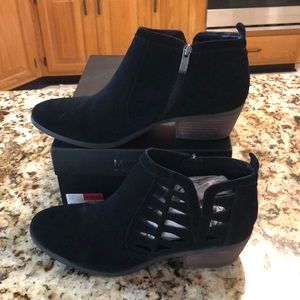 Black booties, brand new, unworn size 9.5